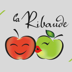 Logo de "La Ribaude" représentant deux pommes souriantes, une rouge et une verte, avec une touche ludique et colorée.